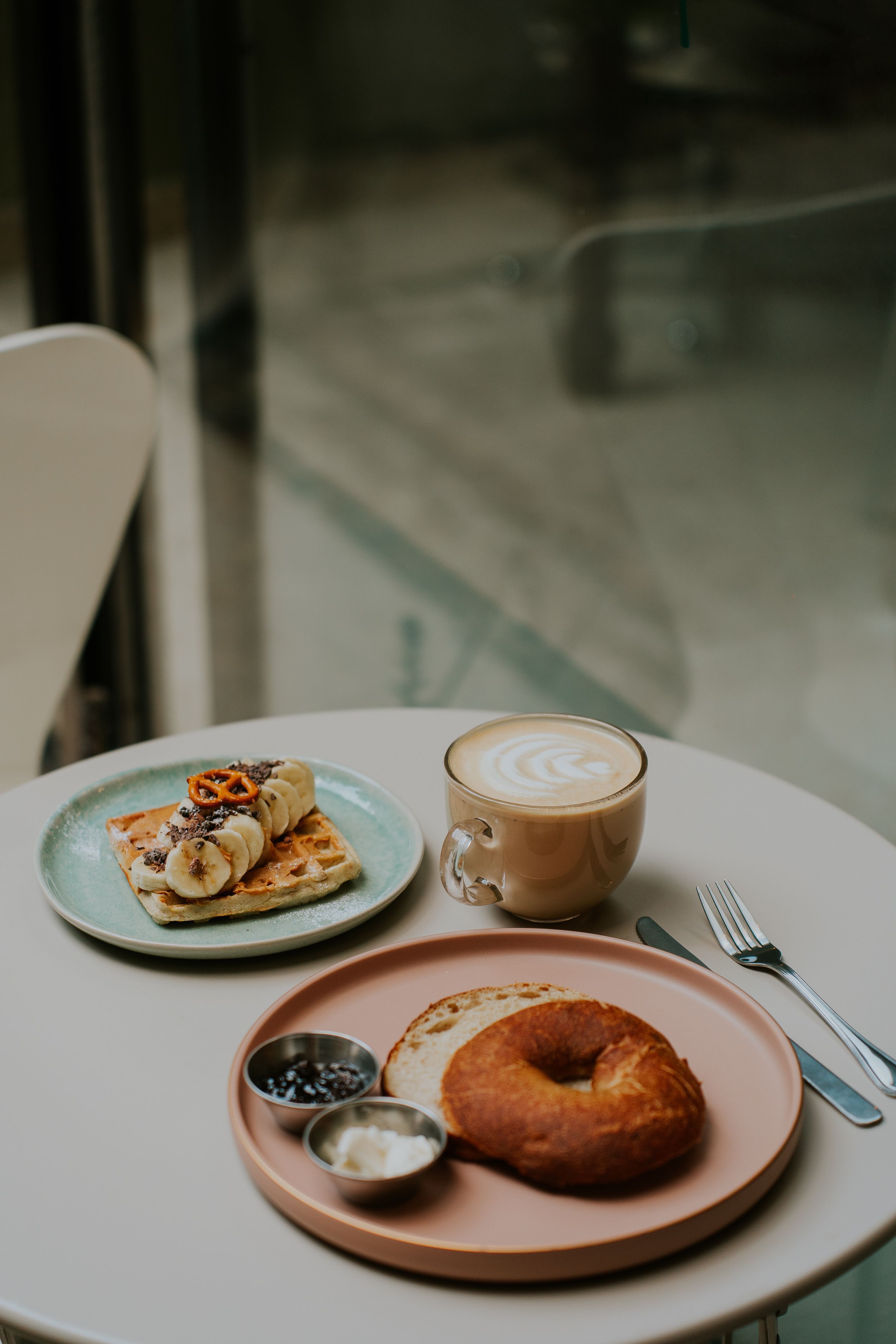 Bagel met koffie
